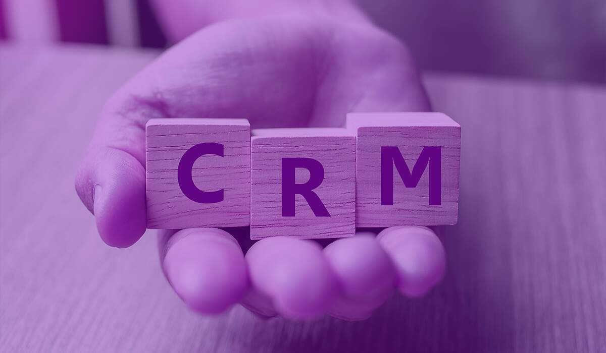 O que é um CRM e como ele pode melhorar a eficiência dos negócios?